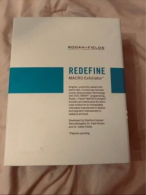 Rodan + Fields REDEFINE Macro Exfoliator - White & Teal Packaging
